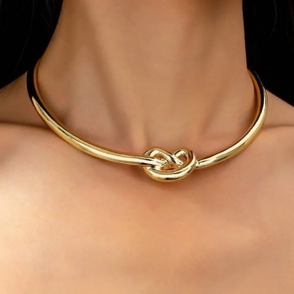 Knotted choker necklace A1063